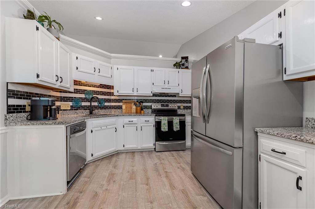 3929 Landover Drive High Point, NC 27265 - Photo 5 of 17 Updated kitchen