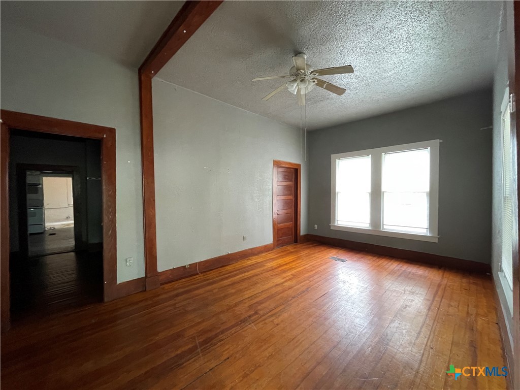 319 North 4th Street Temple, TX 76501 - Photo 4 of 25