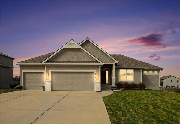 $500,000 | 10810 North Virginia Avenue, Kansas City, MO 64155