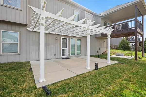 $500,000 | 10810 North Virginia Avenue, Kansas City, MO 64155