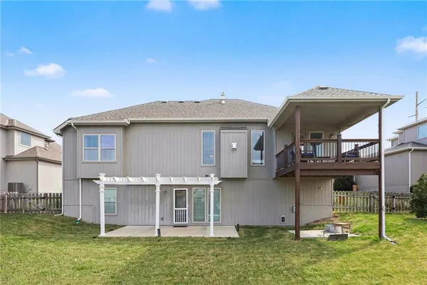 $500,000 | 10810 North Virginia Avenue, Kansas City, MO 64155