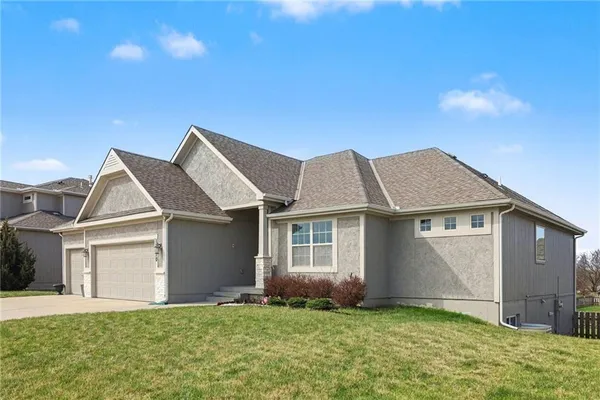 $500,000 | 10810 North Virginia Avenue, Kansas City, MO 64155