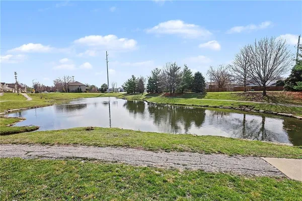 $500,000 | 10810 North Virginia Avenue, Kansas City, MO 64155