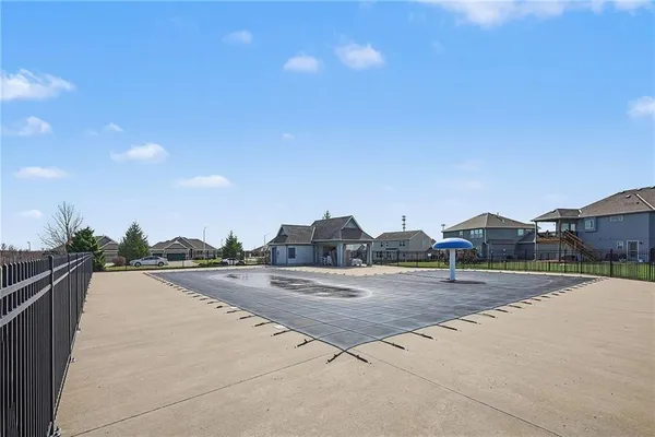 $500,000 | 10810 North Virginia Avenue, Kansas City, MO 64155