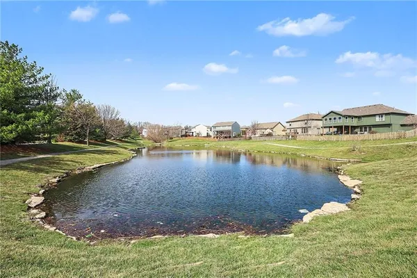 $500,000 | 10810 North Virginia Avenue, Kansas City, MO 64155
