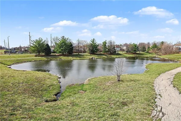 $500,000 | 10810 North Virginia Avenue, Kansas City, MO 64155