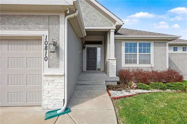 $500,000 | 10810 North Virginia Avenue, Kansas City, MO 64155