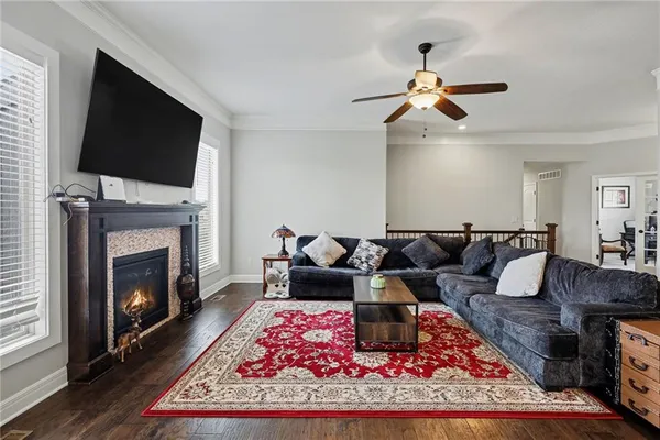 $500,000 | 10810 North Virginia Avenue, Kansas City, MO 64155