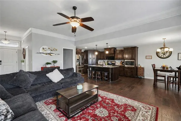 $500,000 | 10810 North Virginia Avenue, Kansas City, MO 64155