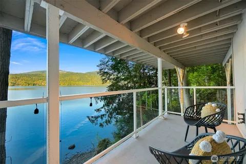 $1,395,000 | 2550 Lake Whatcom Boulevard, Bellingham, WA 98229