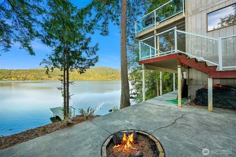 $1,395,000 | 2550 Lake Whatcom Boulevard, Bellingham, WA 98229