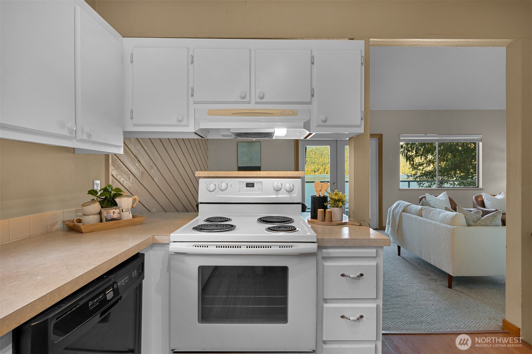 2550 Lake Whatcom Boulevard Bellingham, WA 98229 - Photo 7 of 38 a kitchen with appliances a stove and cabinets