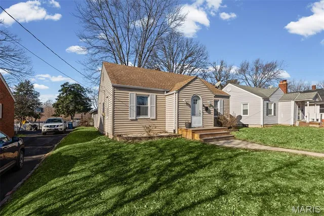 $175,000 | 119 South Jefferson Avenue, Collinsville, IL 62234