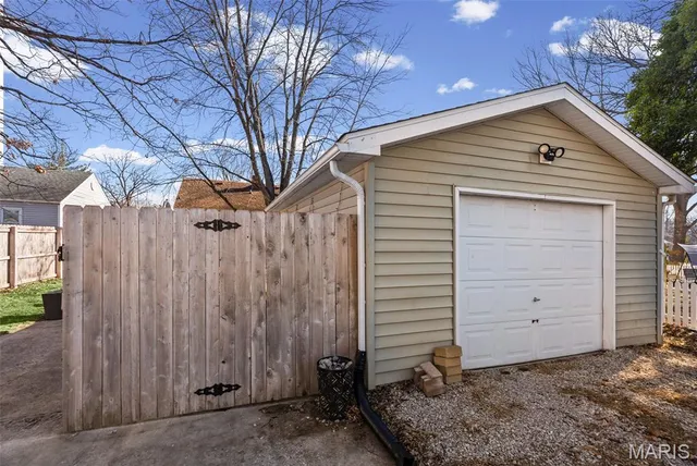 $175,000 | 119 South Jefferson Avenue, Collinsville, IL 62234