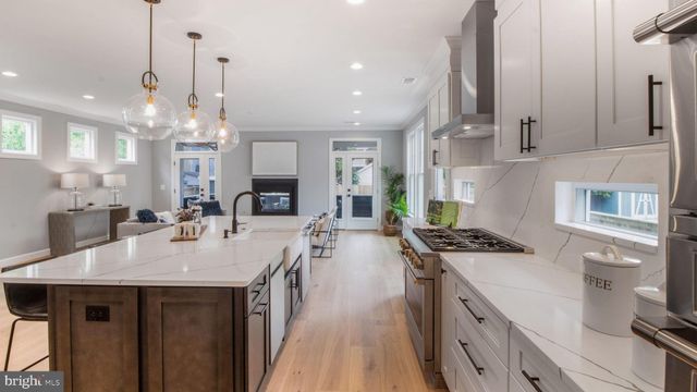 $2,020,000 | 30 East Linden Street, Alexandria, VA 22301