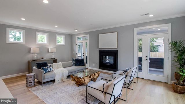 $2,020,000 | 30 East Linden Street, Alexandria, VA 22301