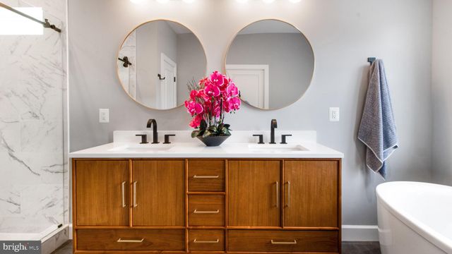 $2,020,000 | 30 East Linden Street, Alexandria, VA 22301