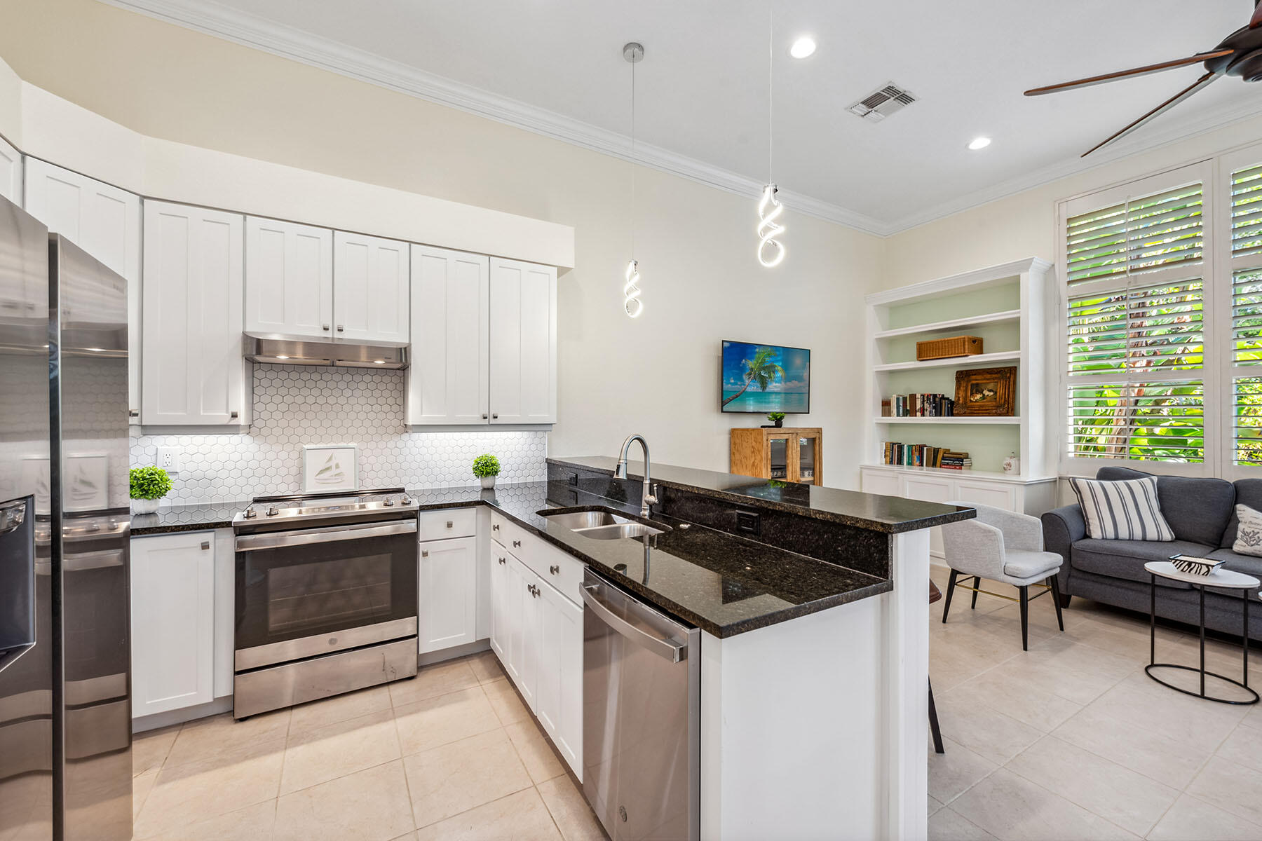 8599 Peppertree Way Naples, FL 34114 - Photo 2 of 38 226006574a