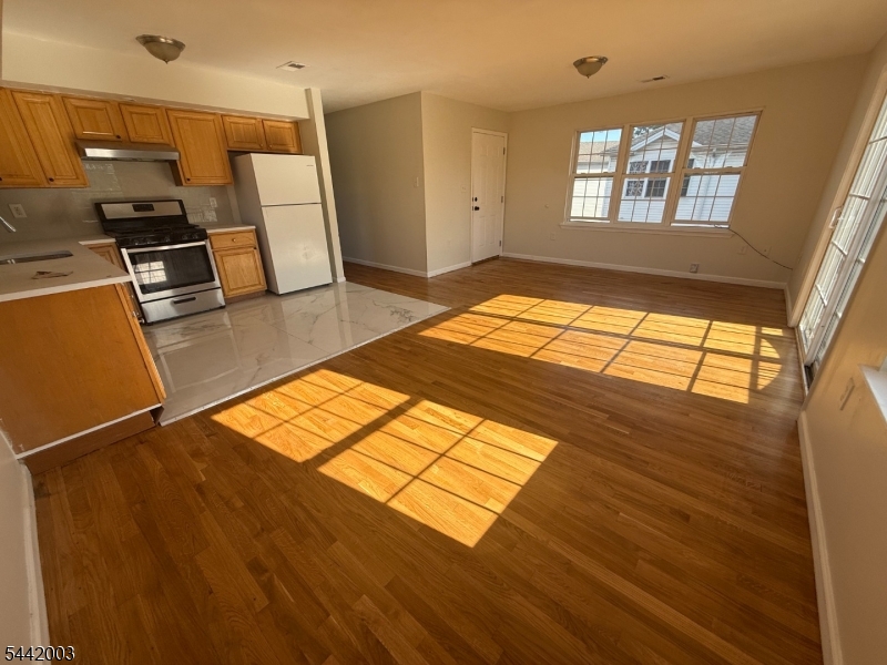 335 Broadway, Unit 2 Elizabeth Port, NJ 07206 - Photo 2 of 14