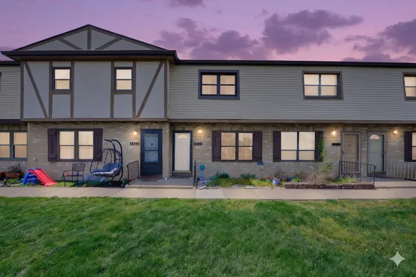 $154,900 | 3820 Queen Anne Place, Unit B4, Grove City, OH 43123