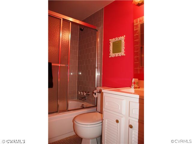 9 Waterfall Road, Unit 9 Henrico, VA 23228 - Photo 14 of 17 Bathroom - Hallway Bath