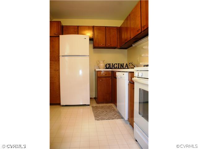 9 Waterfall Road, Unit 9 Henrico, VA 23228 - Photo 6 of 17 Kitchen