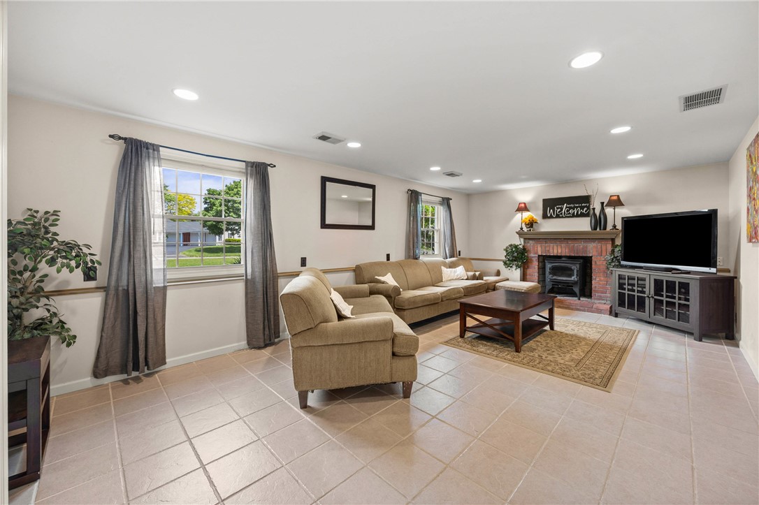 648 Meadowbriar Road Greece, NY 14616 - Photo 21 of 50
