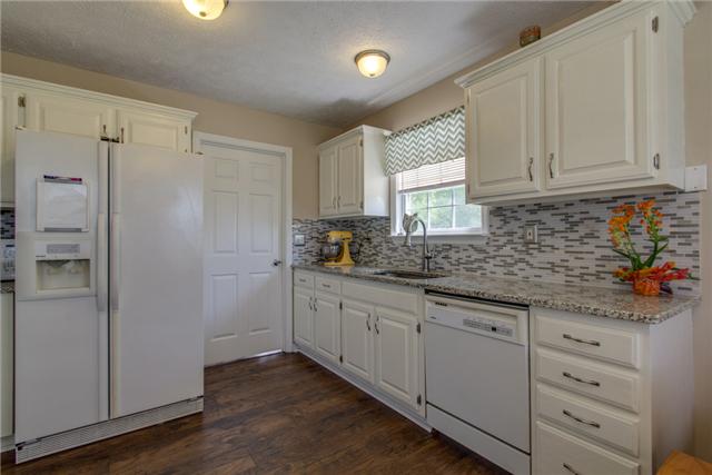 1078 Bakers Work Road Burns, TN 37029 - Photo 5 of 20 Kitchen Remodel--Granite & Glass Tiles