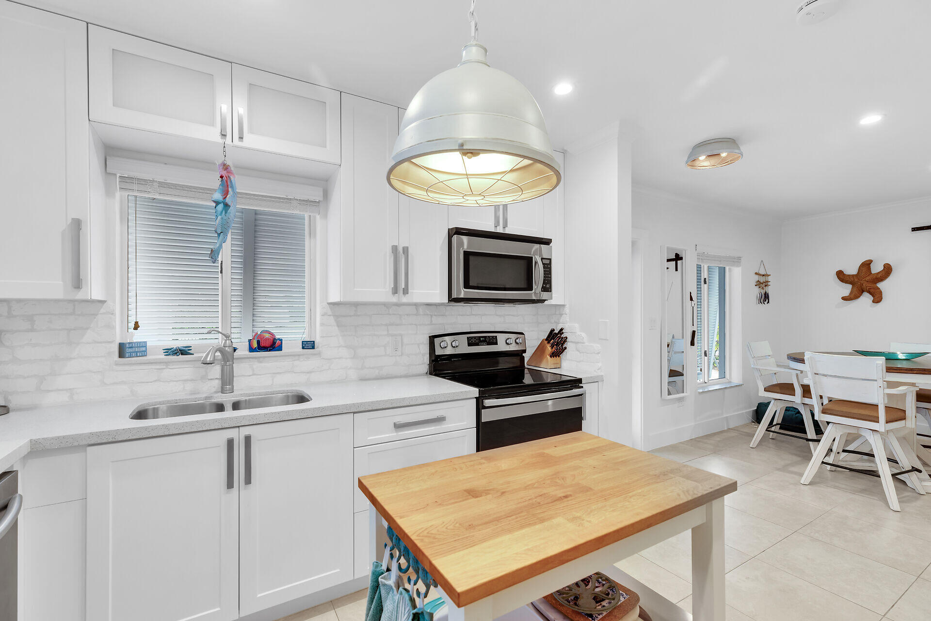 181 Ocean View Drive Key Largo, FL 33037 - Photo 13 of 52 virtual-tour-350428-18