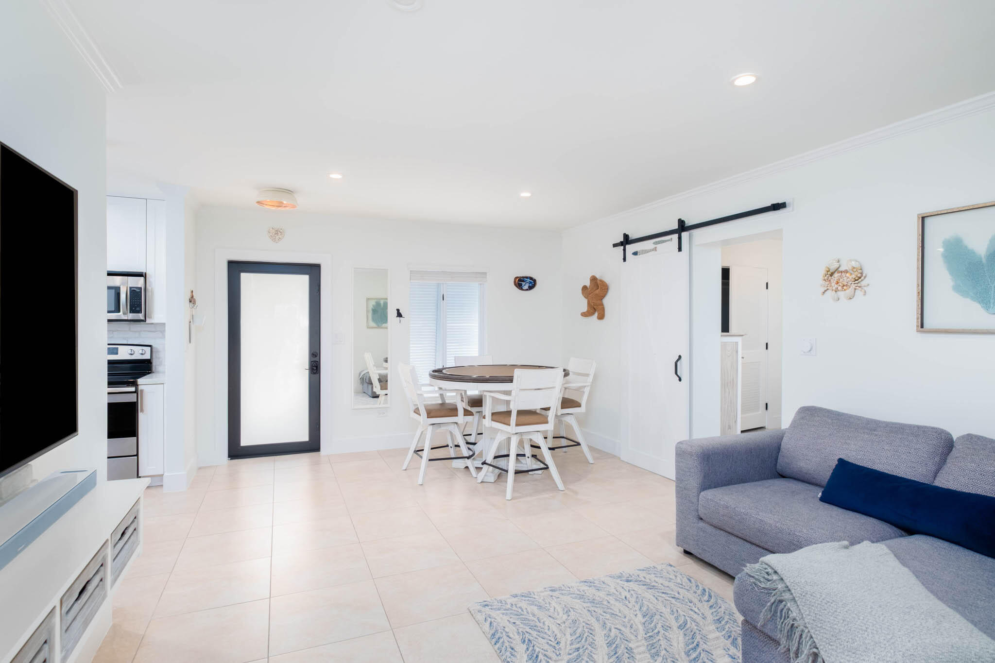 181 Ocean View Drive Key Largo, FL 33037 - Photo 33 of 52 a living room with furniture and a table