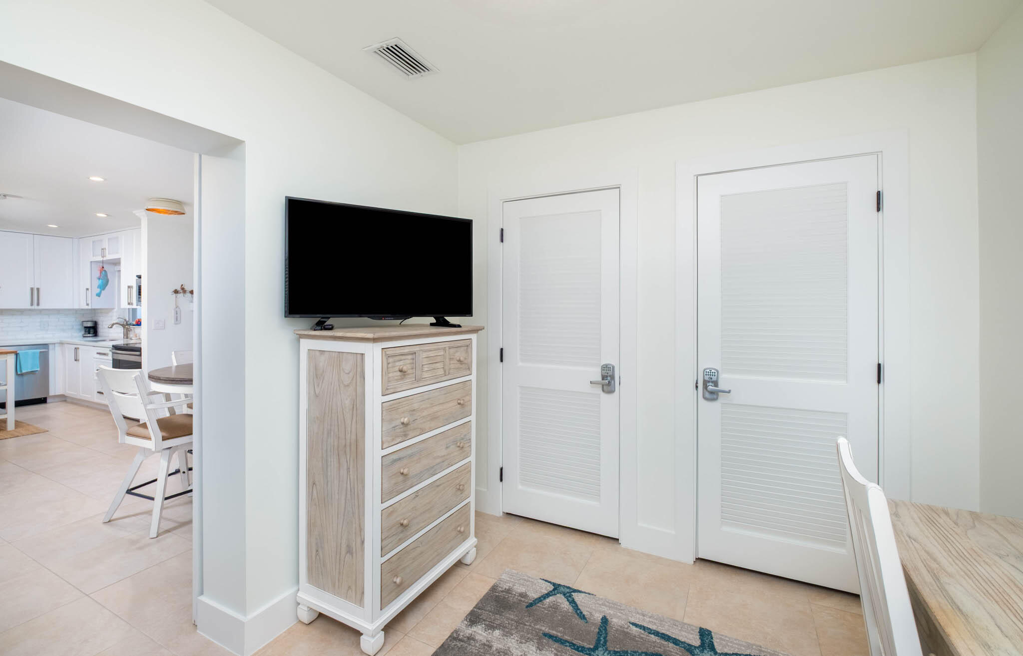 181 Ocean View Drive Key Largo, FL 33037 - Photo 44 of 52 a view of a livingroom with wooden floor and a flat screen tv