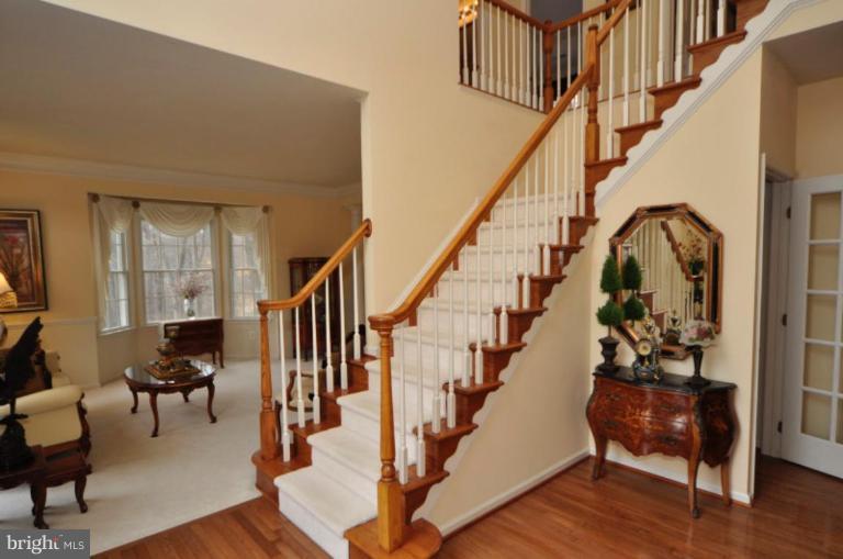 1312 Aldbury Way Reston, VA 20194 - Photo 3 of 21 Entrance / Foyer