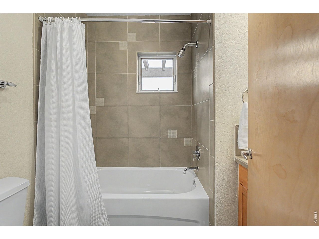 5055 Ralston Street, Unit A Boulder, CO 80304 - Photo 32 of 50 a bathroom with a bathtub