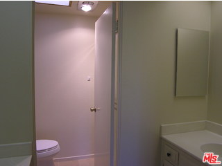 13065 Mindanao Way, Unit 15 Marina del Rey, CA 90292 - Photo 16 of 26