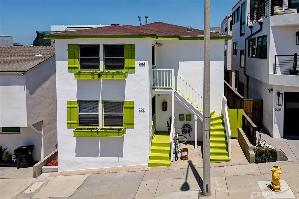 202 15th Place Manhattan Beach, CA 90266 - Photo 1 of 1 a view of building with an entryway