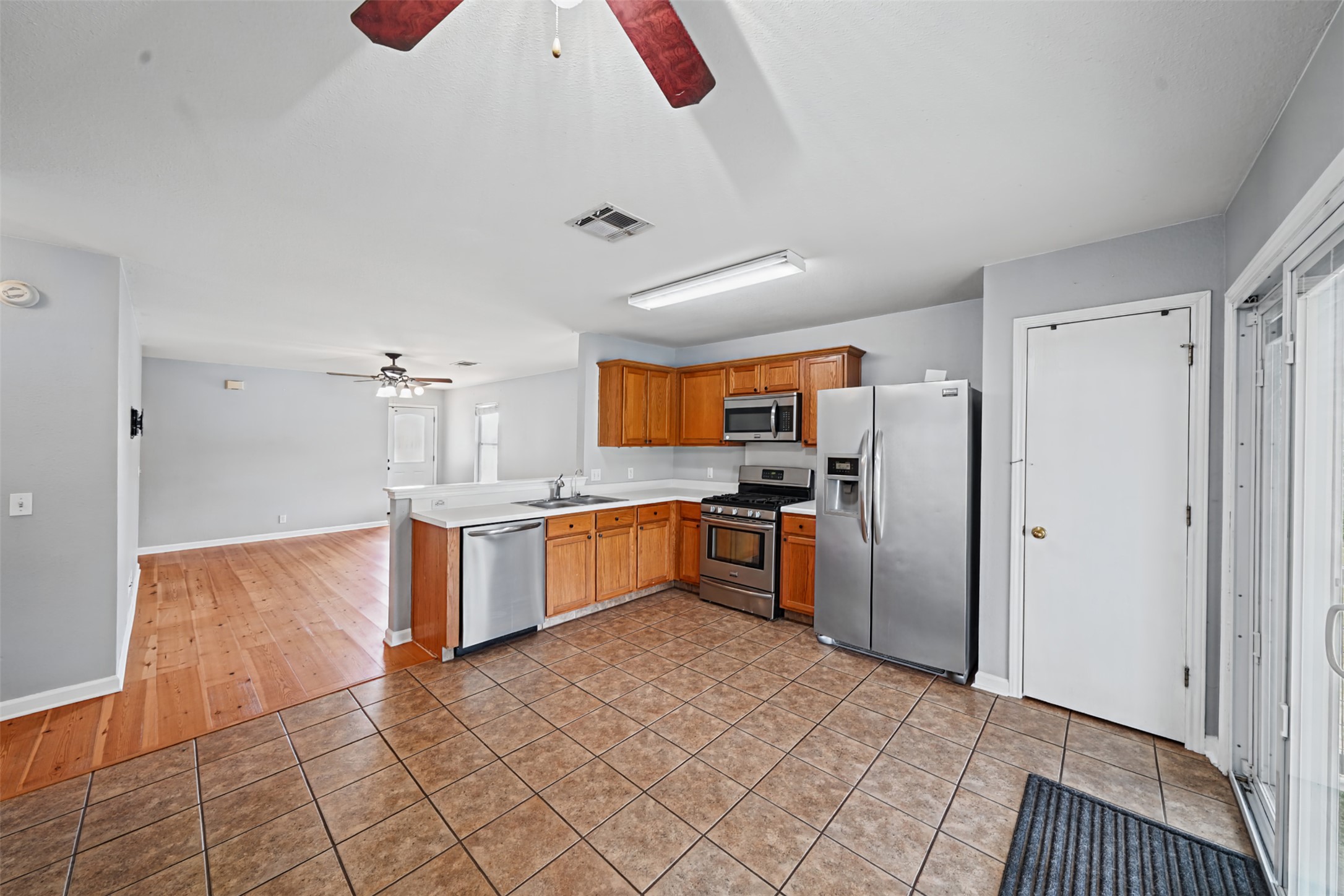 137 Hay Meadow Road Cedar Creek, TX 78612 - Photo 5 of 30