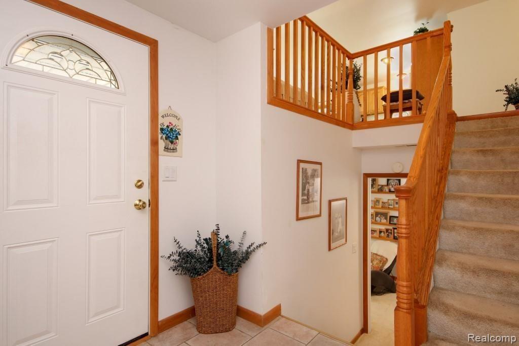 11357 Mcgregor Road Pinckney, MI 48169 - Photo 6 of 56 6 11357 McGregor FOYER ENTRYWAY (32 of 56) (Custom).jpg