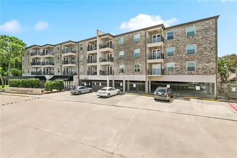 $219,000 | 500 Lake Marina Avenue, Unit 322, New Orleans, LA 70124