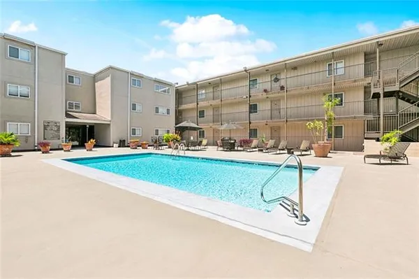 $219,000 | 500 Lake Marina Avenue, Unit 322, New Orleans, LA 70124