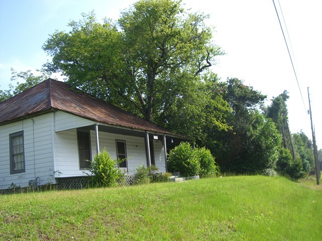 3346 Millerfield Road Macon, GA 31211 - Photo 6 of 6 a front view of a house with a garden