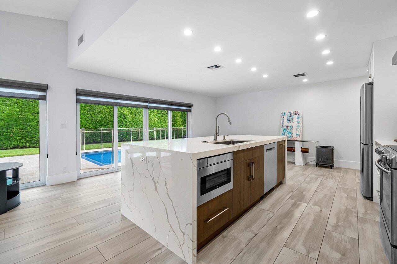 2351 Northwest 30th Road Boca Raton, FL 33431 - Photo 7 of 20 010-2351Northwest30thRoad-BocaRaton-FL-3