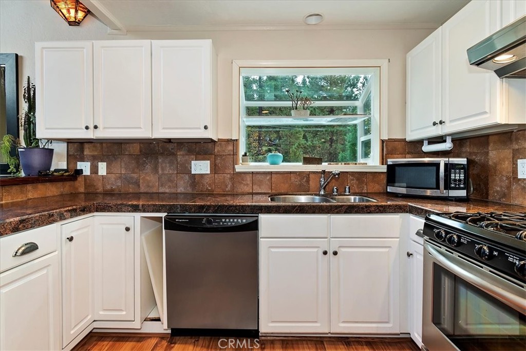 26822 Huron Road Lake Arrowhead, CA 92391 - Photo 11 of 36