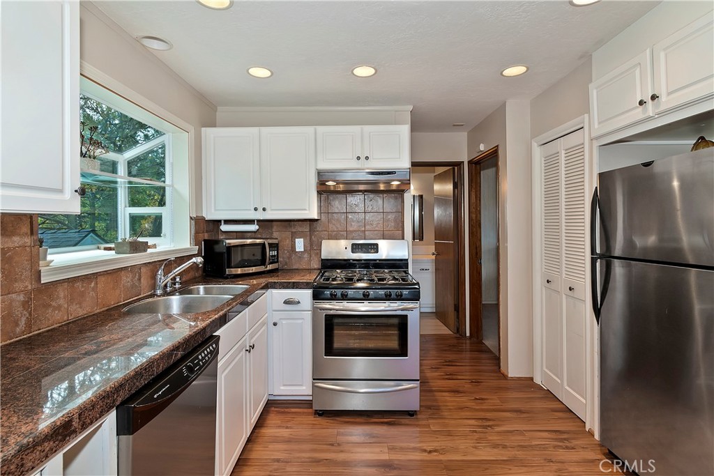 26822 Huron Road Lake Arrowhead, CA 92391 - Photo 6 of 36