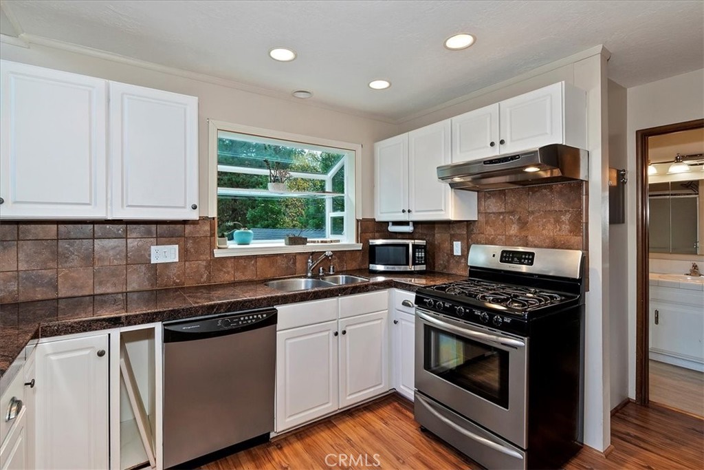 26822 Huron Road Lake Arrowhead, CA 92391 - Photo 9 of 36
