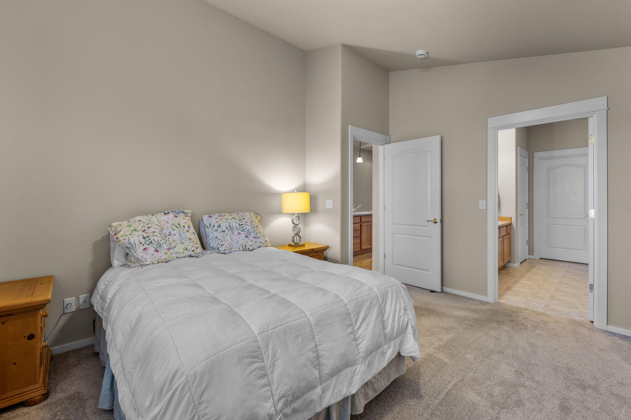 3626 Southwest 29th Street Redmond, OR 97756 - Photo 14 of 31 primary suite