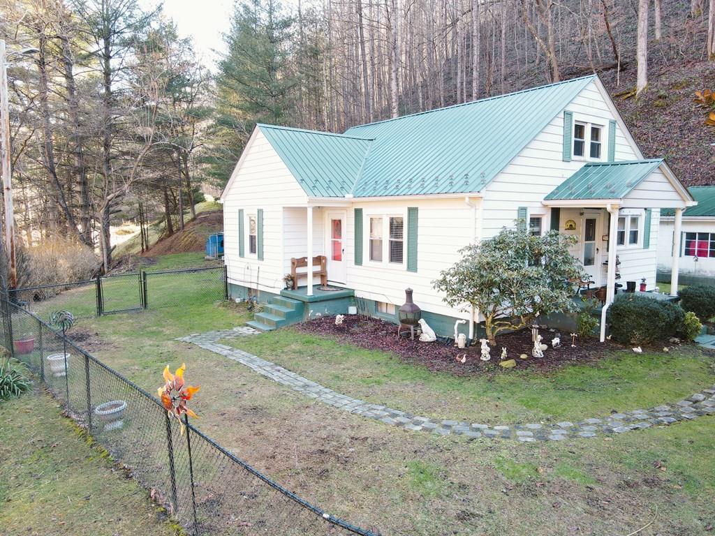 1836 Wds Frk Road Grundy, VA 24614 - Photo 1 of 41 Gallery Image 1