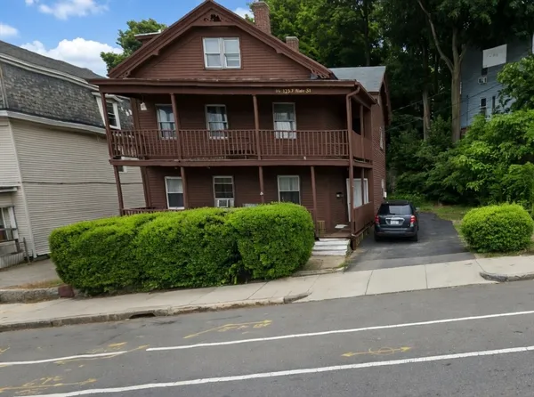 $835,000 | 9 Winthrop Street, Worcester, MA 01604