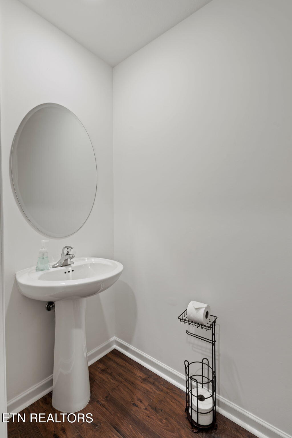 111 Lindsell Road Athens, TN 37303 - Photo 8 of 39 9-web-or-mls-111 Lindsell-Cesia-9