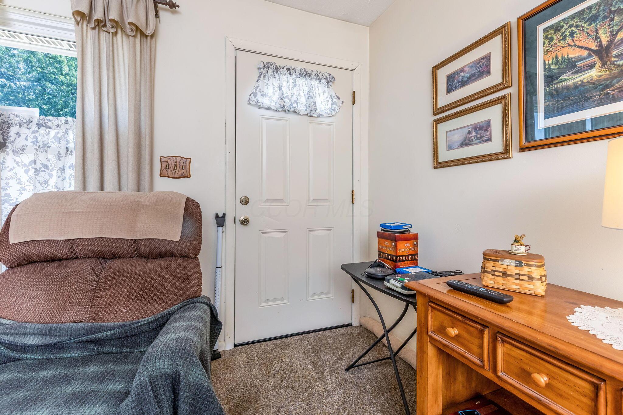 3927 Frazier Road East Columbus, OH 43207 - Photo 5 of 40 7-web-or-mls-0D3A4376