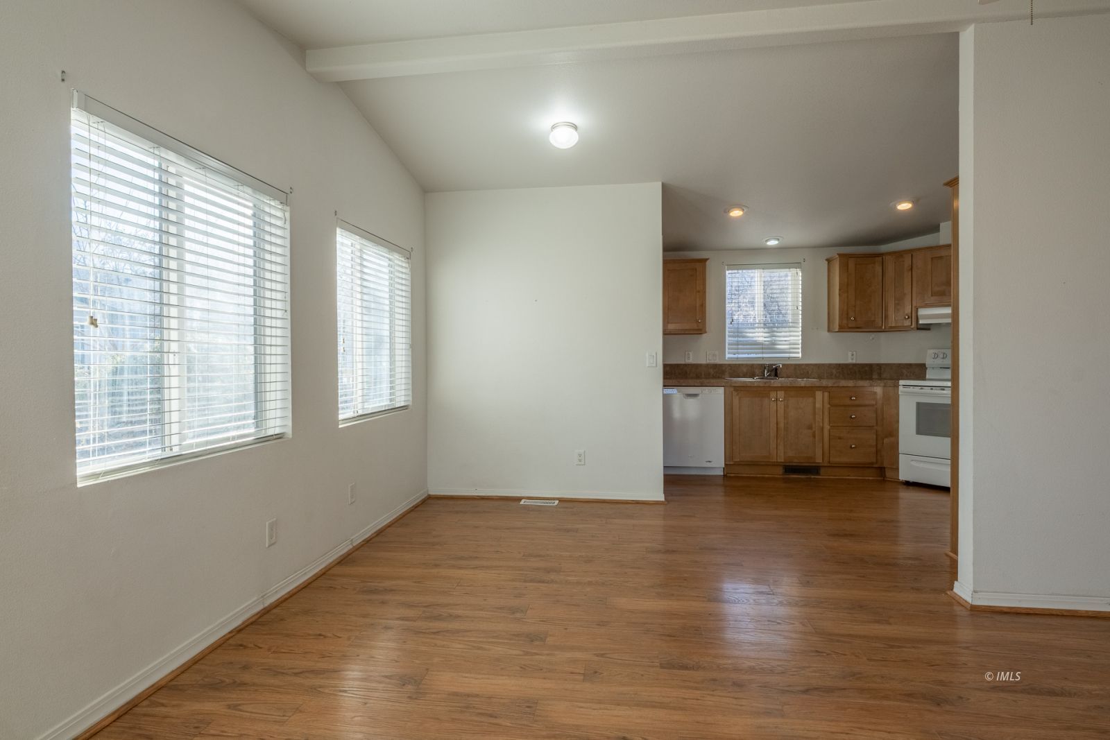 231 West Street Big Pine, CA 93513 - Photo 9 of 23 Living Room